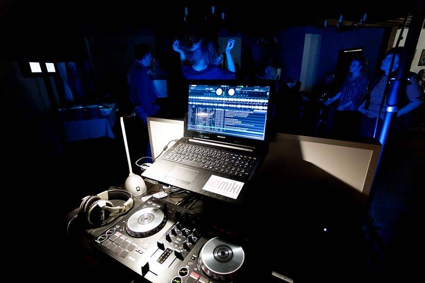 DJ Miki / Sraz spolužáků po 29 letech