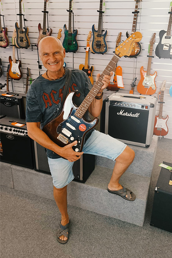 DJ Miki ladí na rockovou vlnu