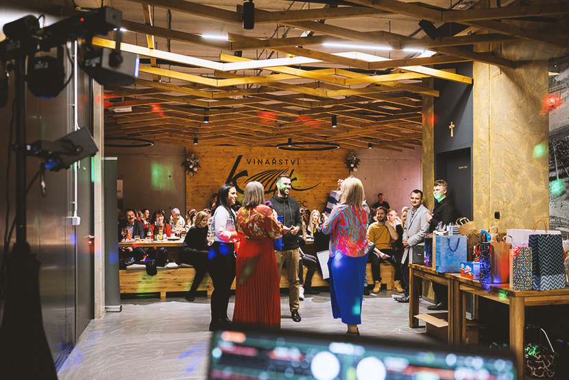 DJ Miki na firemním večírku UH CAR