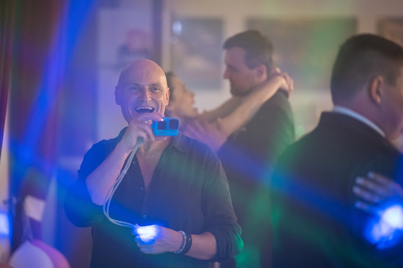 DJ Miki zabraný do tvorby backstage videa